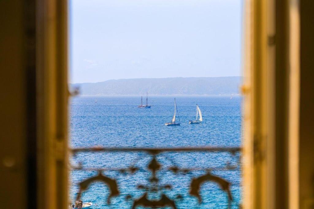 Appartement Sur La Corniche Kennedy Face A La Mer Marseille Bagian luar foto